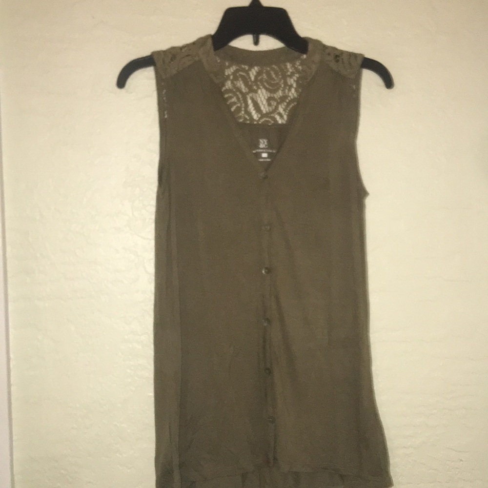 Casual sleeveless top